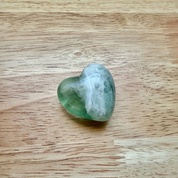 Green Fluorite Heart Polished Stone Pocket Charm - Picture 4 of 7